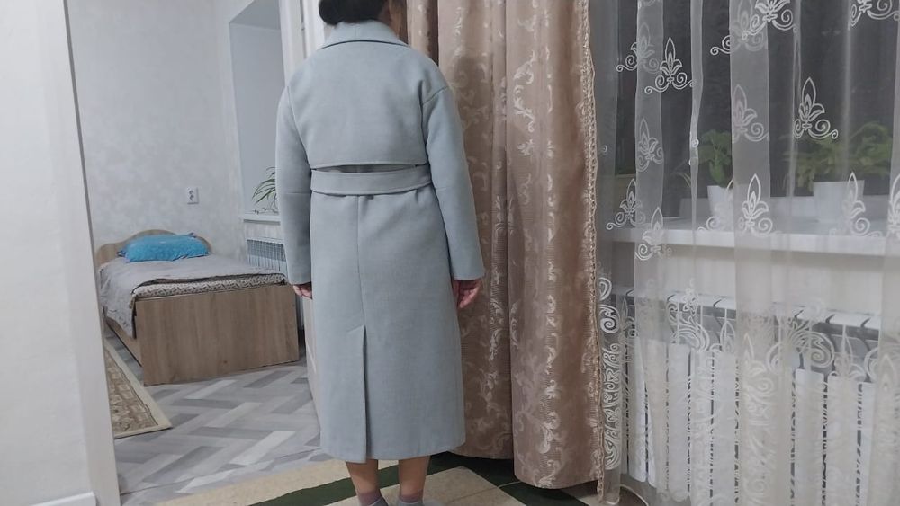 Демисезонное пальто.