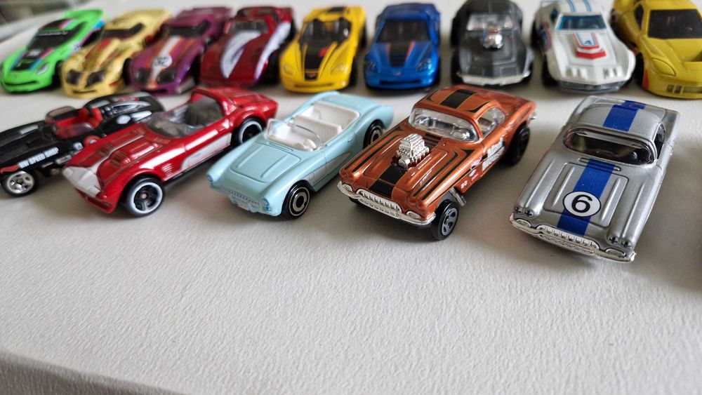 лот от 17 колички hot wheels, matchbox, 1:64