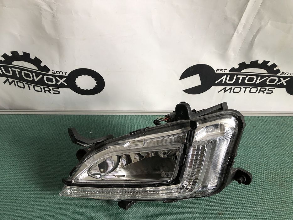 Proiector stanga Hyundai Tucson 2015-2020