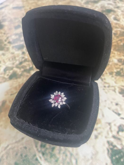 Inel din aur 18k cu rubin natural si diamante naturale