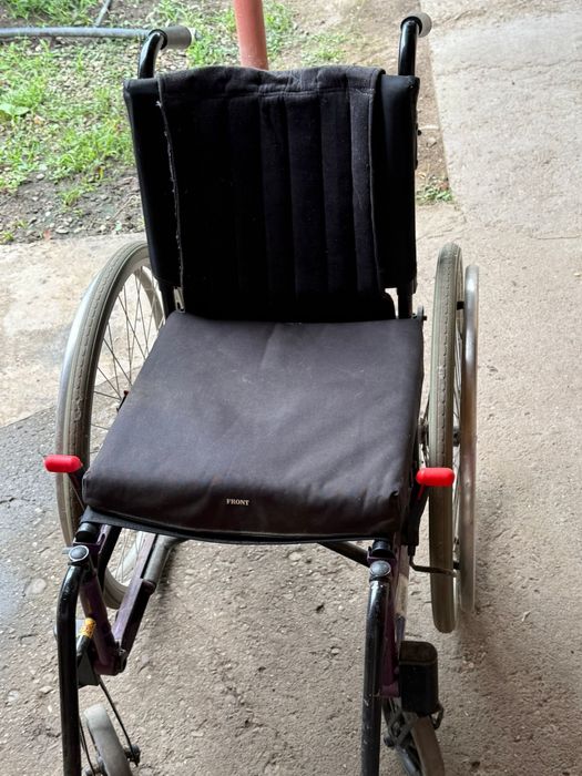 Vand scaun pentru persoanele cu handicap