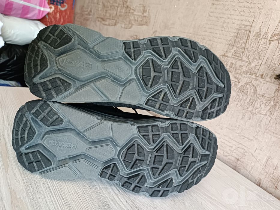Оригинальные кроссы HOKA