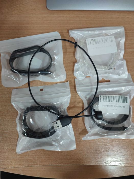 Каишки за Xiaomi mi band 6,7, и оригинален кабел за зареждане.