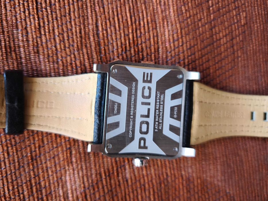 Часовник Police нов