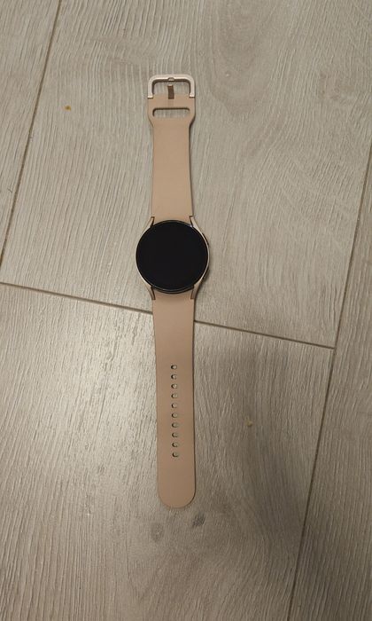 Смарт часовник Samsung Watch 4