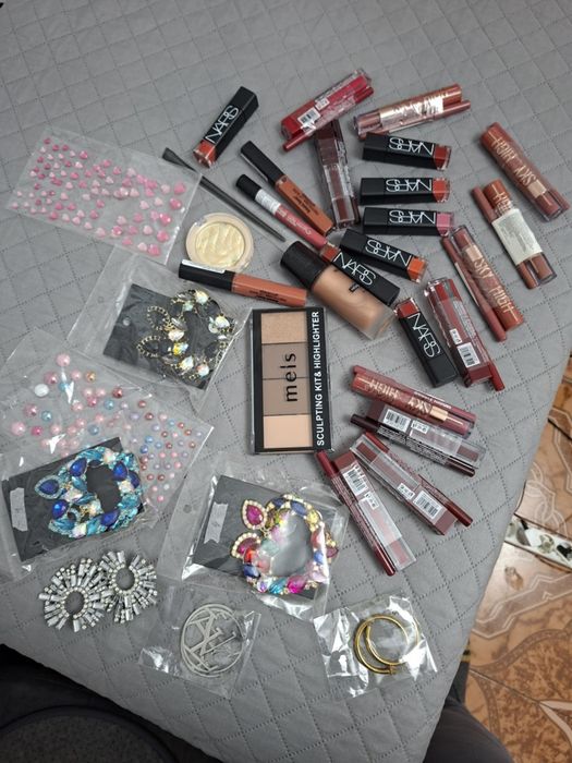 Vand lot tot ce se vede in poze