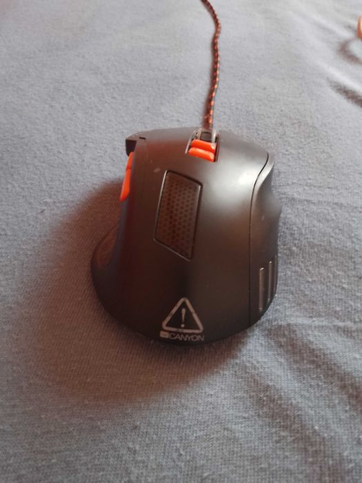 Продавам мишка на CANYON