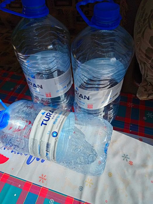 Продам 5 литровые баклашки в чистом виде