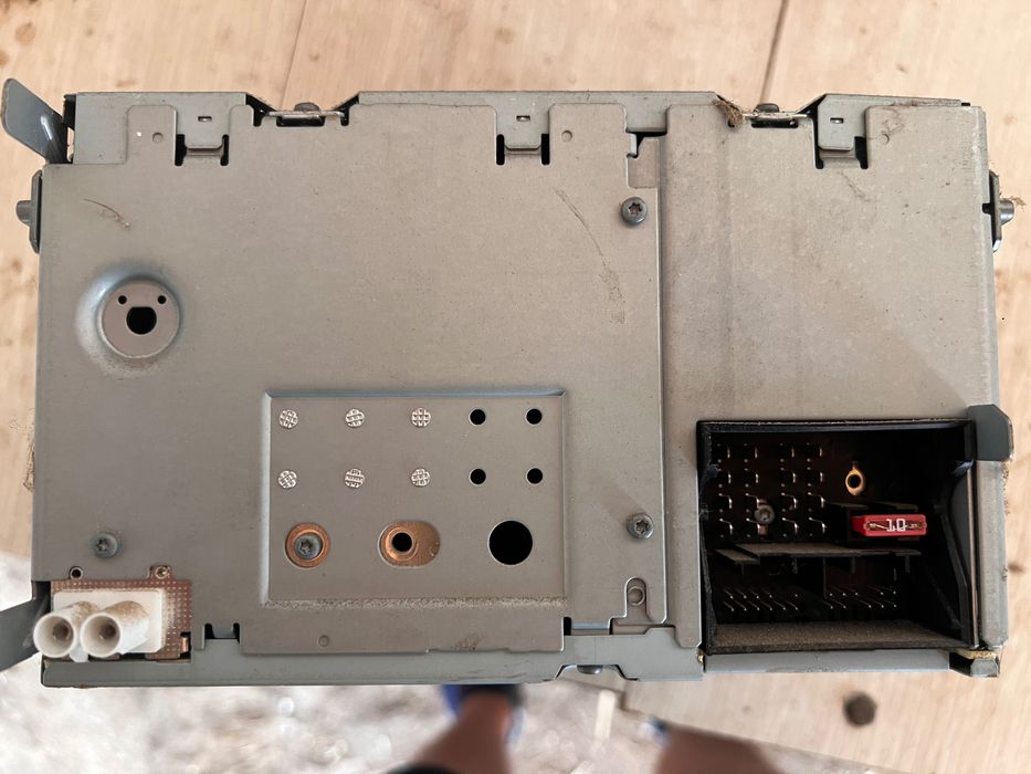 Оригинално радио 2 броя за Голф 5/6 Туран Кади