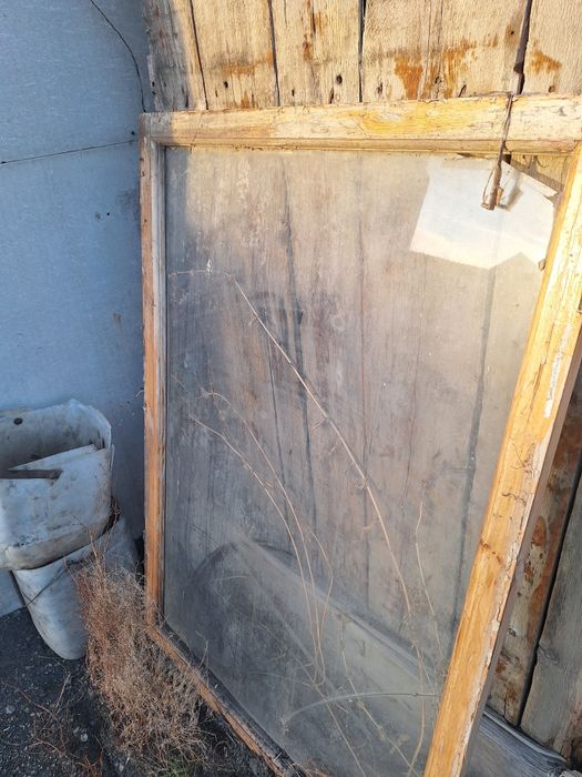 Продам оконные рамы