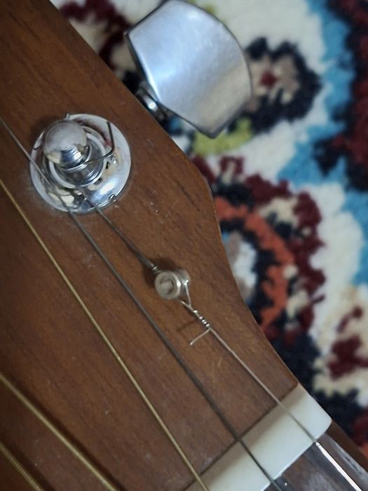 Gitara F310 holati zoʻr