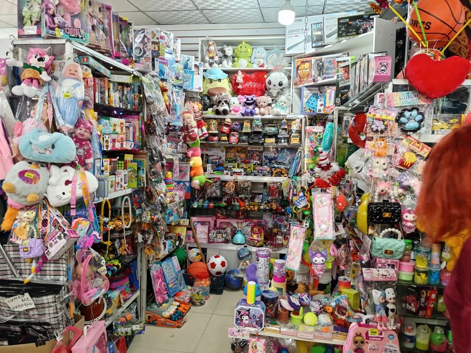 Продам действующий отдел с игрушками.