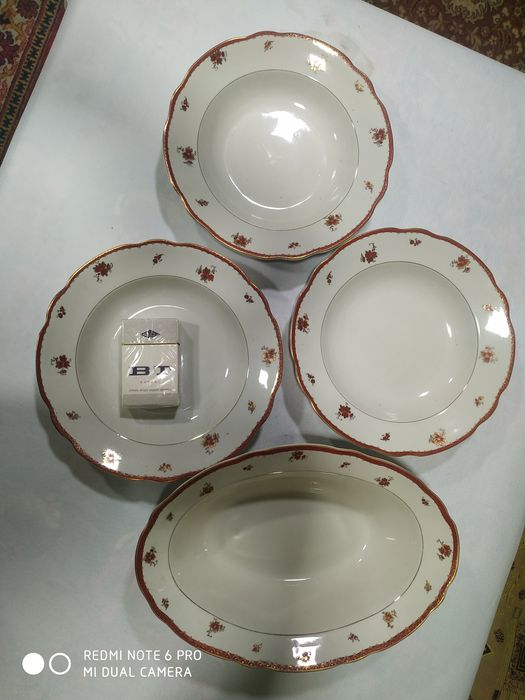 Сервиз фарфоровый