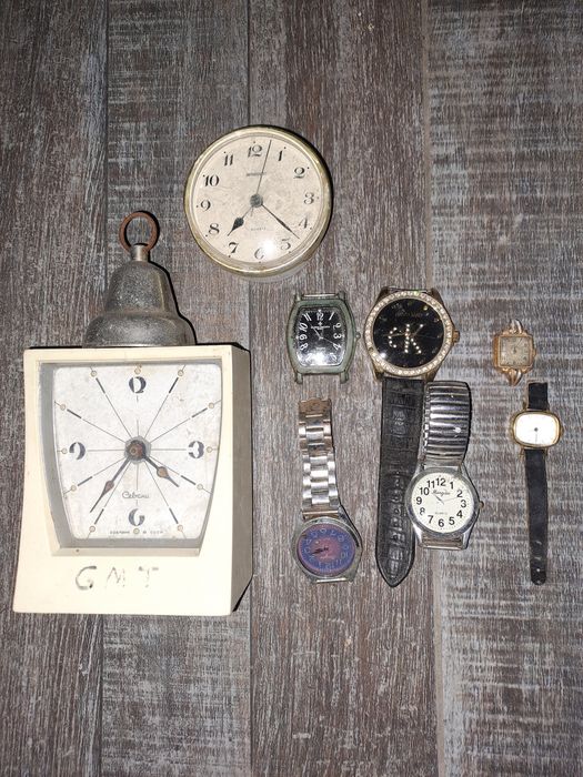 Лот стари часовници малки и големи