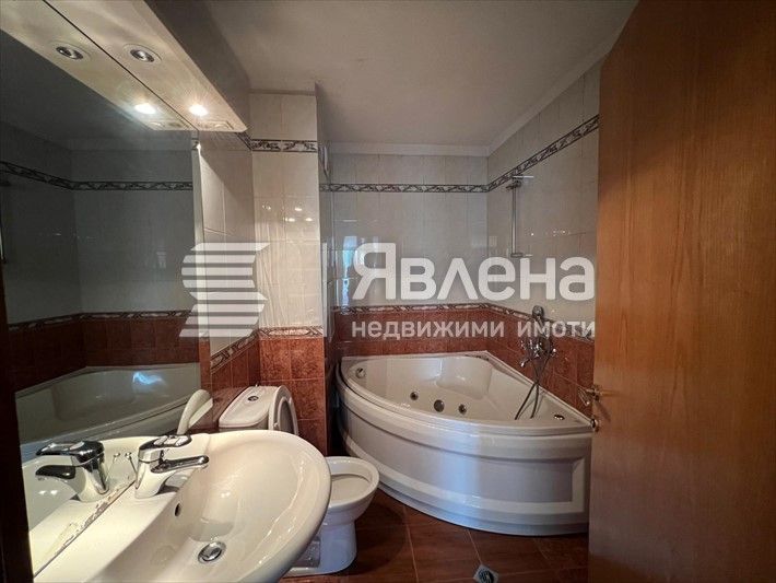 Дава се под наем Четиристаен апартамент в София, Студентски град - 200 кв.м за 1100 € - Снимка #1