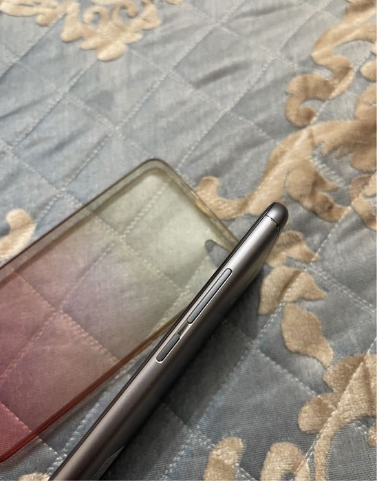 Мобильный телефон