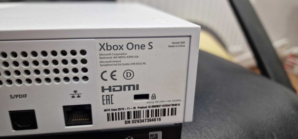 Xbox one S in stare foarte buna cu 2 controler si 6 jocuri