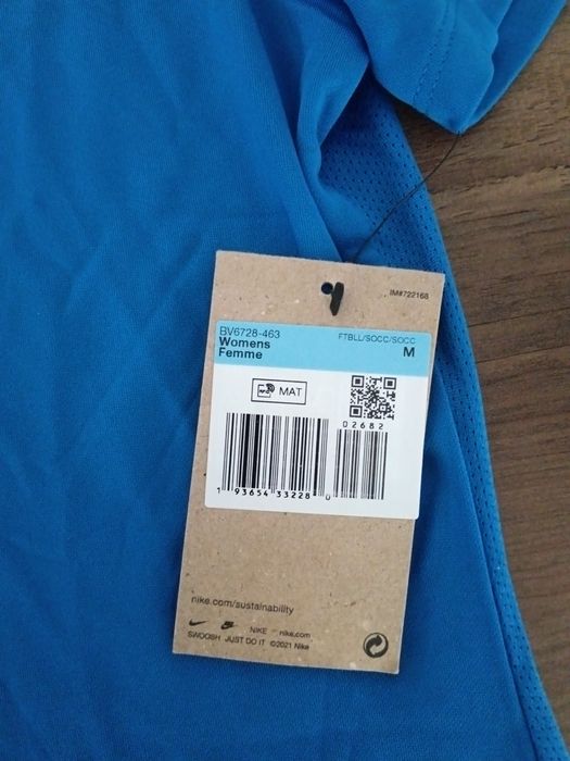 Tricouri Nike de bărbați și damă