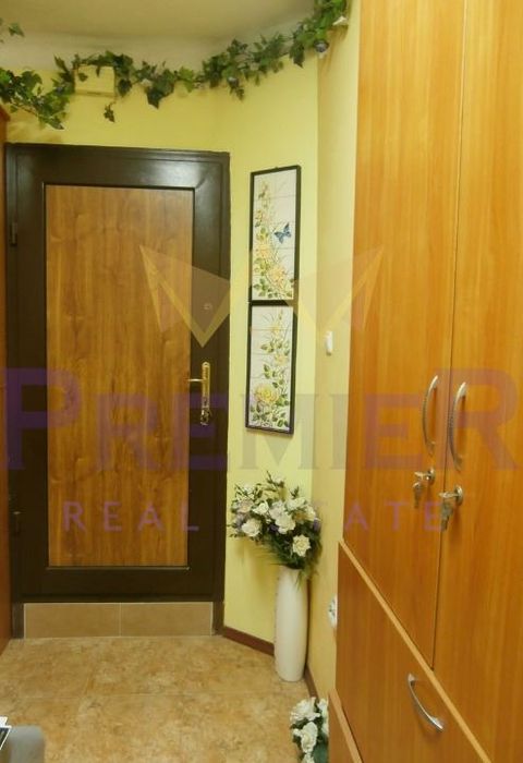 Продава се Тристаен апартамент в Бургас, Център - 50 кв.м за 1224 €/кв.м - Снимка #4