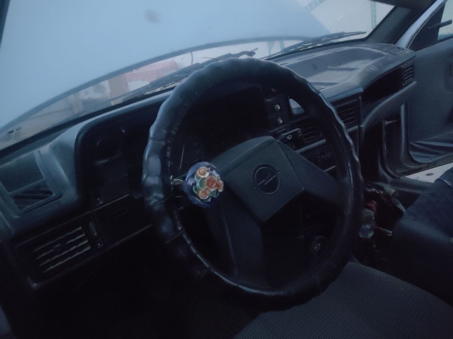 Opel germanski mashina sotiladi 20mln aybi mashina yurmaydi