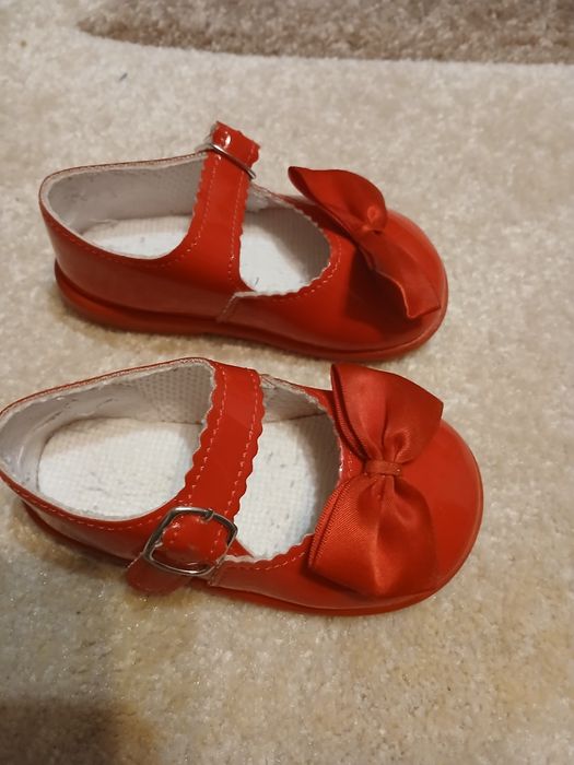 Pantofi fetita eleganți aproape noi