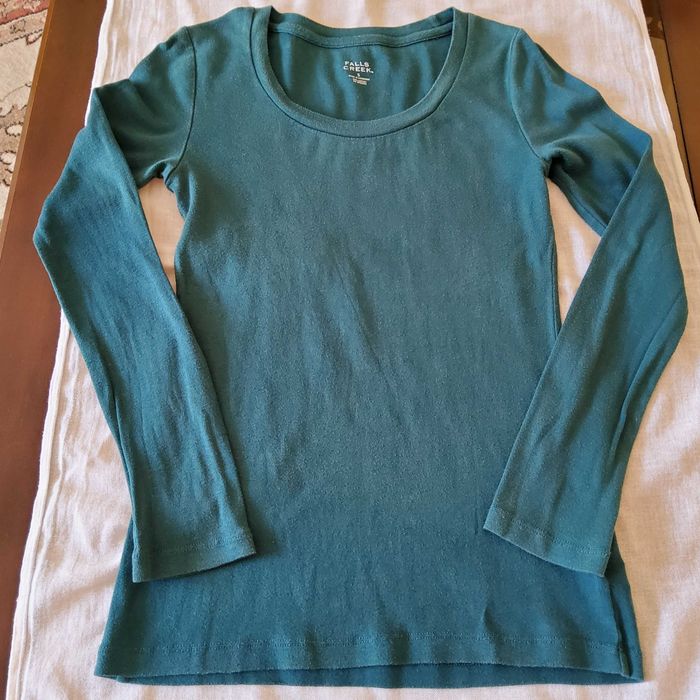 Продавам дамски блузи с къс и дълъг ръкав