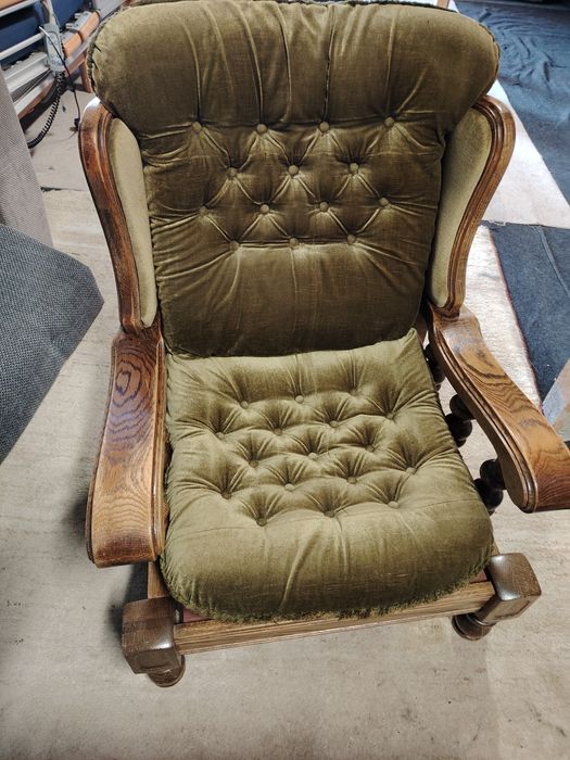 Set canapele cu două fotolii și masă