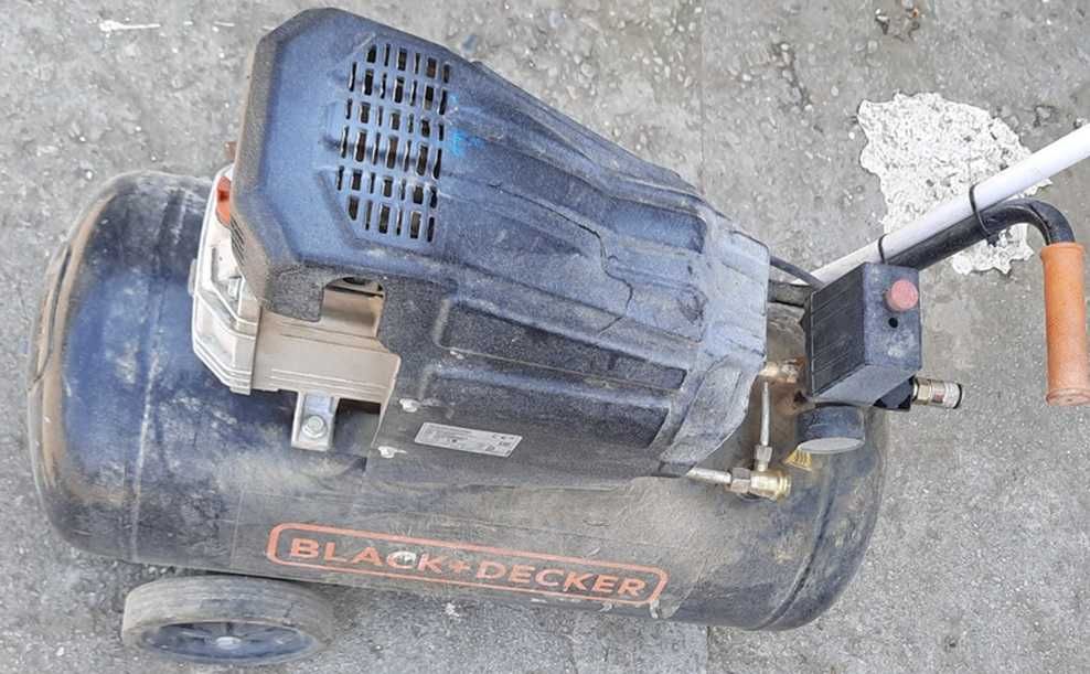 Компресор Black & Decker 50L