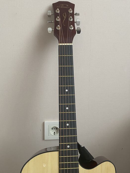 Акустическая гитара