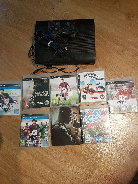 пс3 слим 500гб с оригинален джойстик и хдми кабел и 8 игри