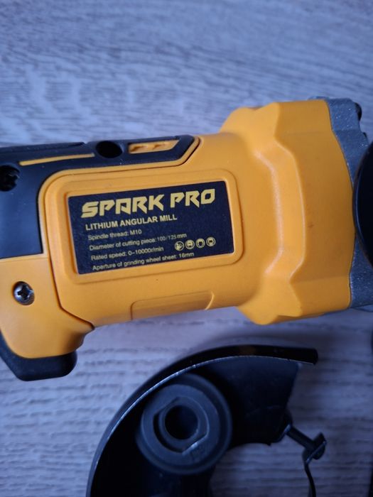 Болгарка  акамуляторная