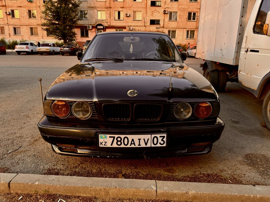 Продам машину бмв е34
