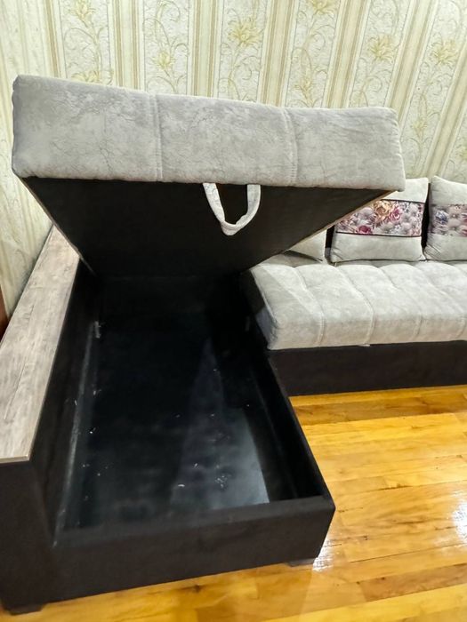 Кухонная мебель, стол в бонус