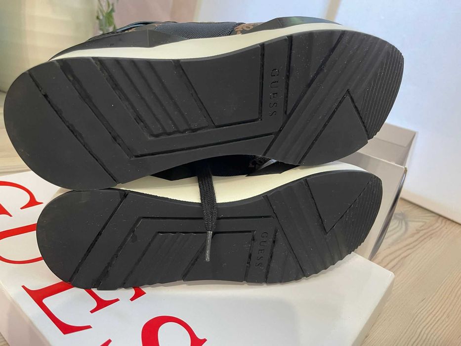 Сникърси Guess 36 номер НОВИ маратонки