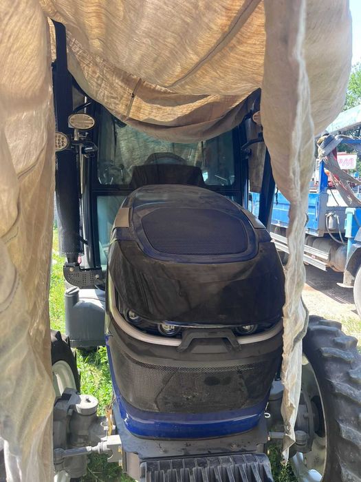 трактор New Holland