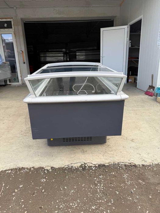 Островна хладилна витрина Carrier с плъзгащи врати на контакт