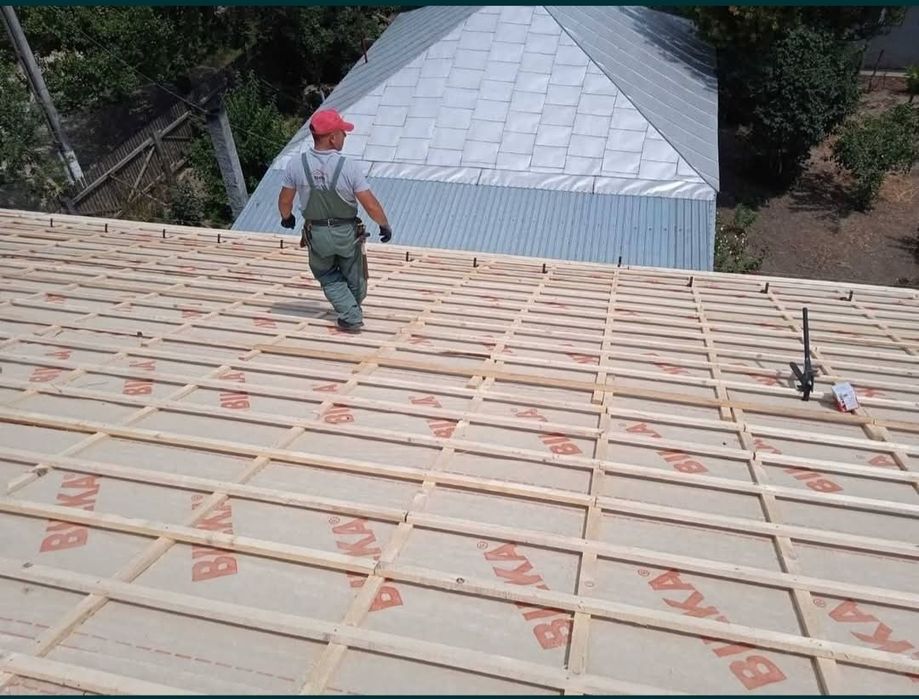 Executăm : Acoperișuri și Mansardari sistem complet terase foișoare 
-