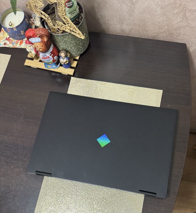 HP OMEN RTX 4090 de 16GB Display 17.3 cu 3K I9-13900HX 32CPU RAM 64GB