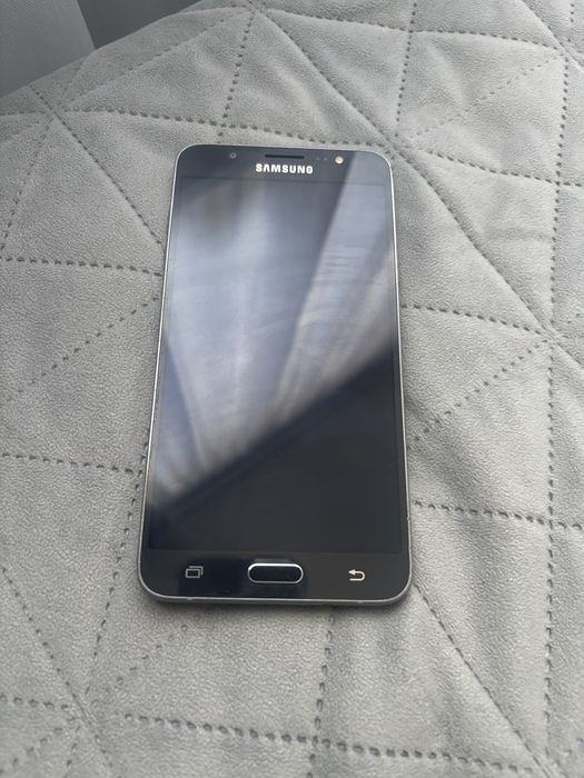 Телефон samsung j7