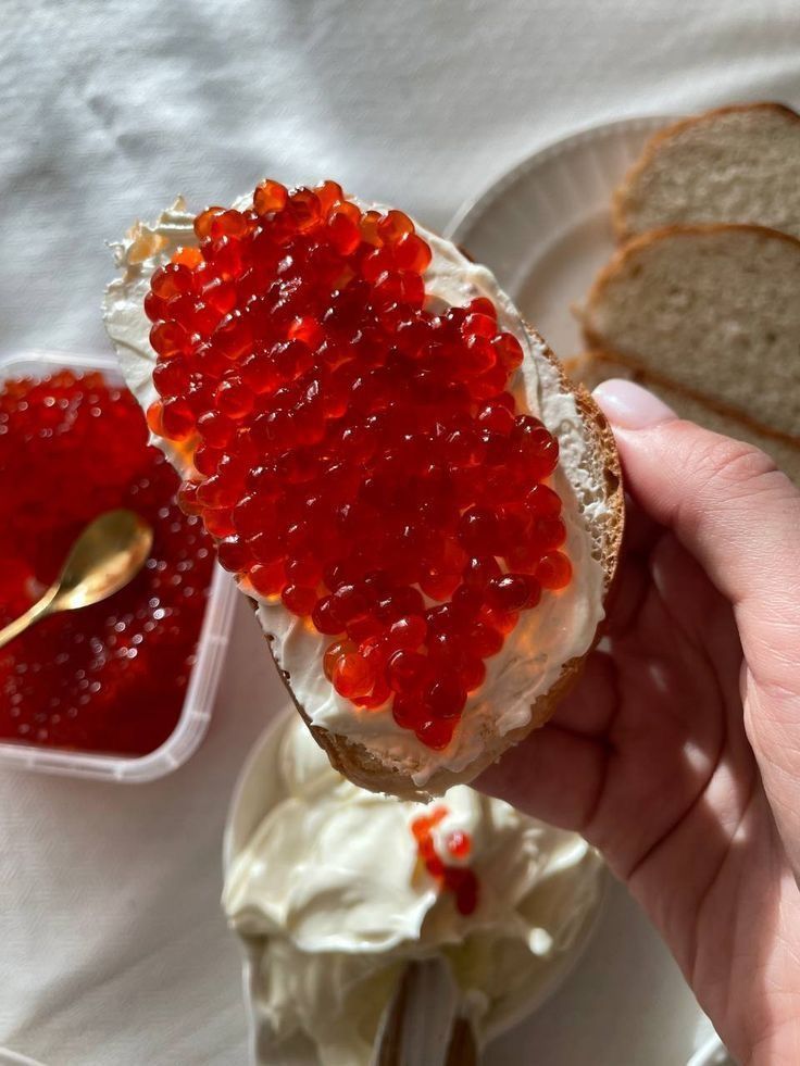 Красная икра Чёрная Икра Икра в масле: 5 000 тг. - Продукты питания ...