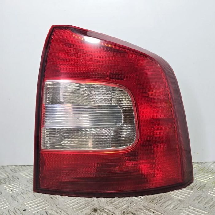 Stop aripa dreapta Skoda Octavia 2 facelift