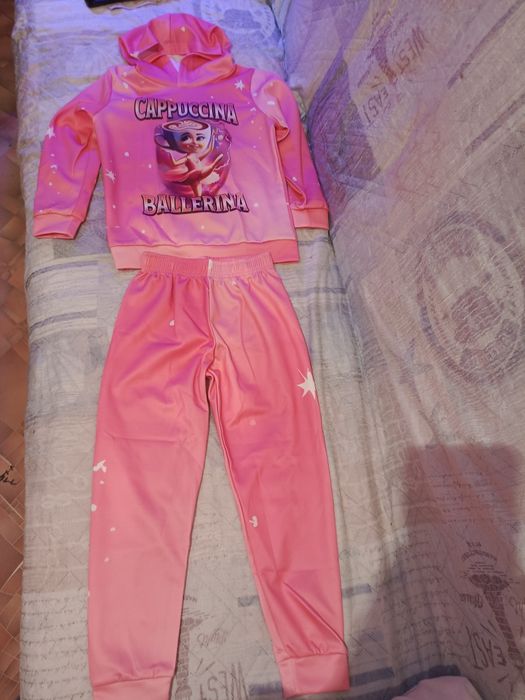 Продаю новый костюм для девочки