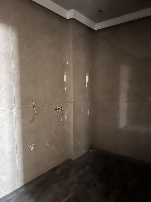 Сотилади.2 каватли.Сувни бўйида 75% битган ремонт