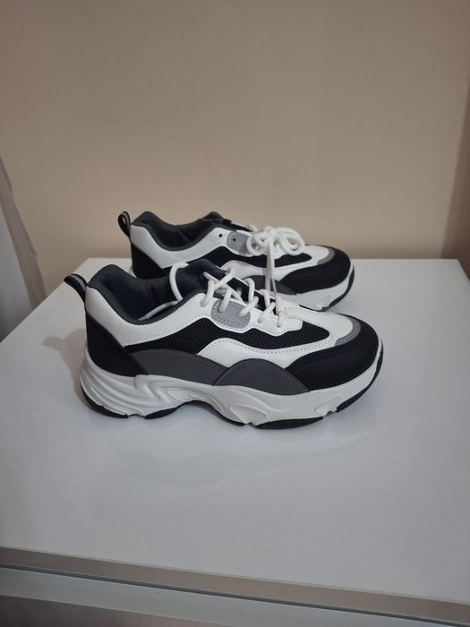 Чисто нови маратонки 36 номер