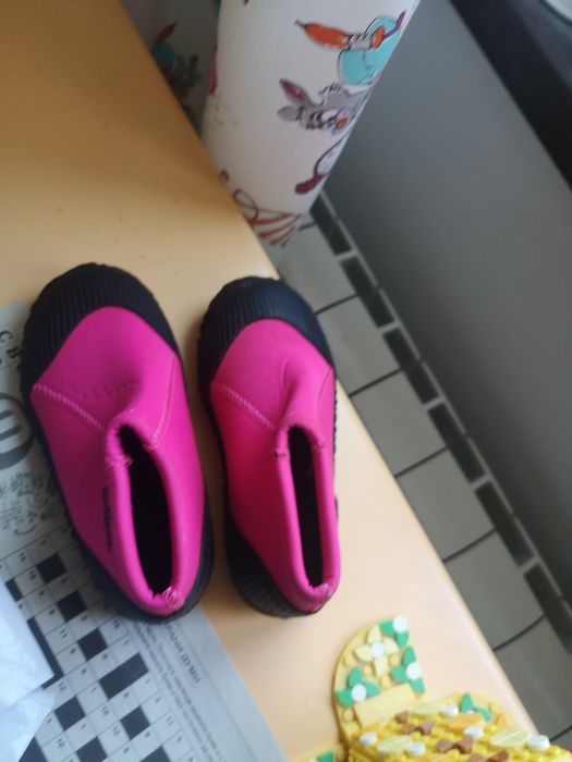 Детски обувки за море. За камъни