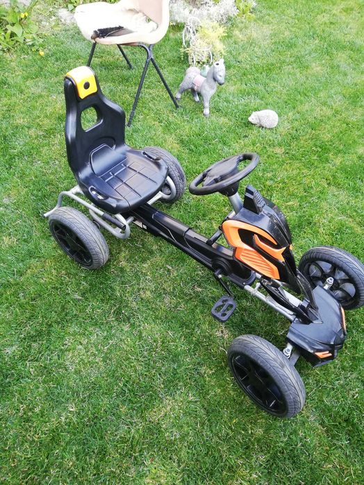 Голяма детска кола с оедали