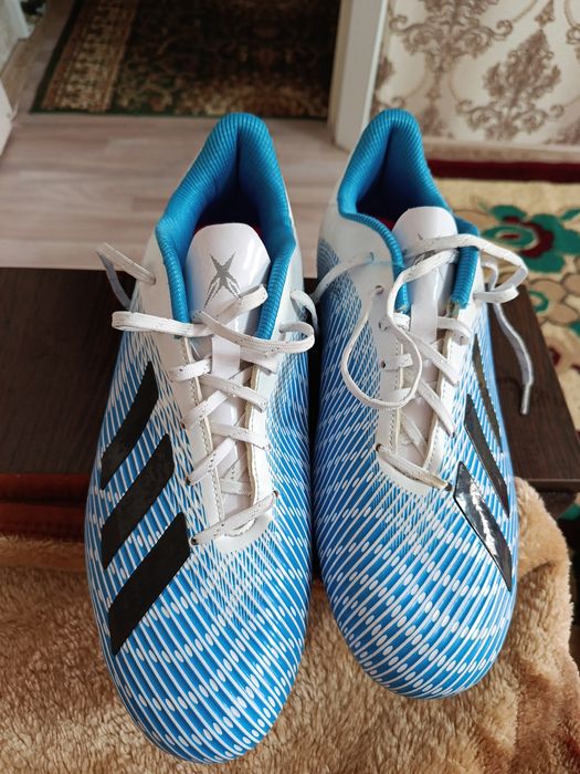 Продам бутсы новые