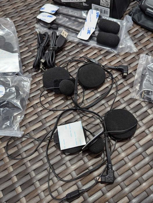 Sistem de comunicare casti moto Cellularline TOUR Dual (gen cardo/sena