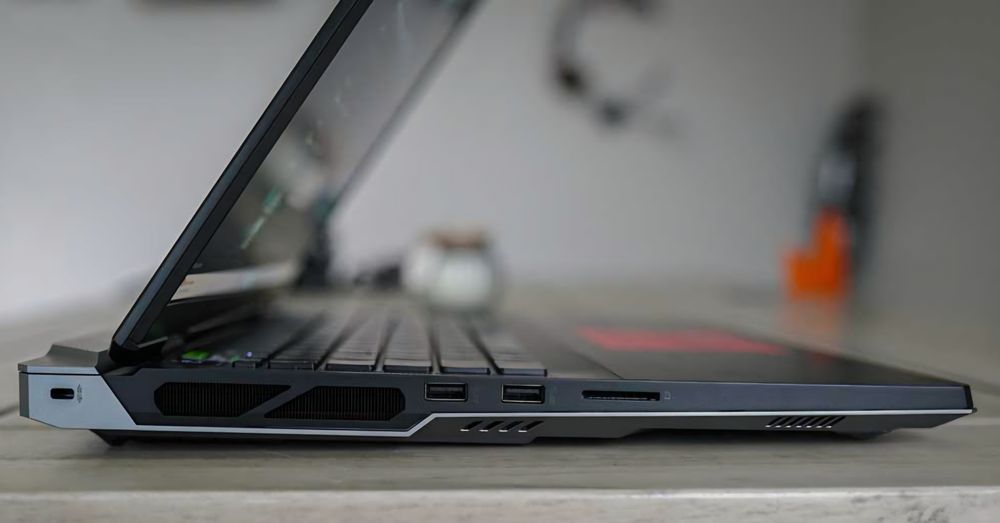 Laptop gaming 18" 4K 120Hz MiniLed Msi Titan i9 14900HX RTX 4090