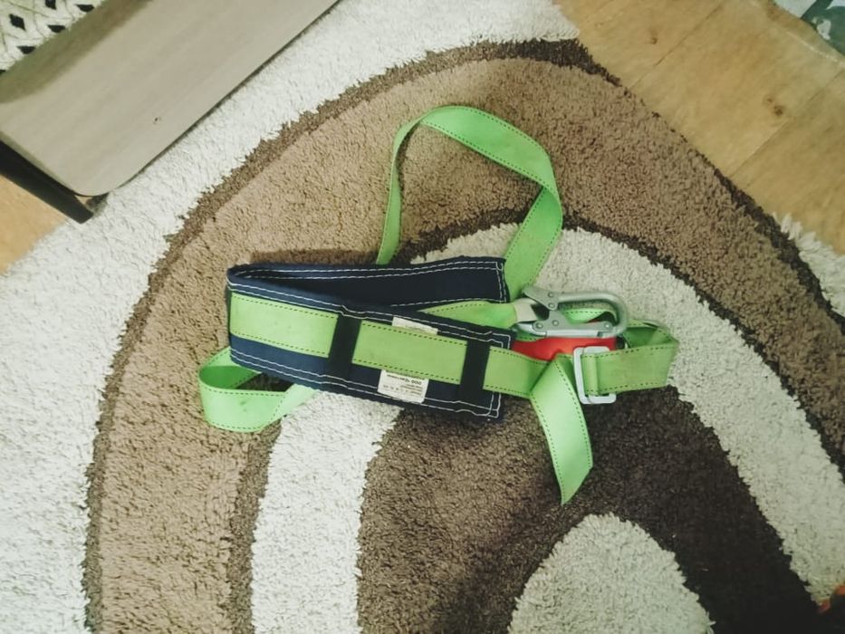 Продам страховачный ремень, и сапоги!